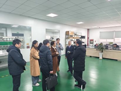 240302 河南电力局领导参观生产车间开云线上平台(中国)股份公司稿图1