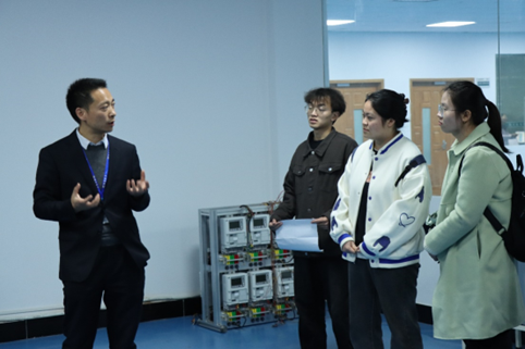 240328 嘉兴大学访问恒业电子开云线上平台(中国)股份公司稿图2